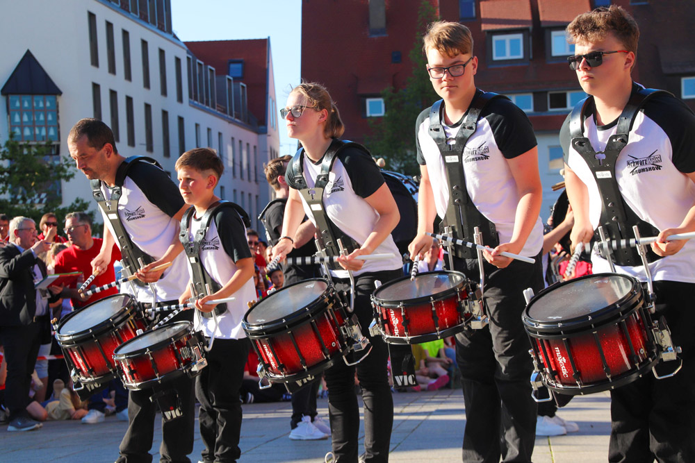 SchwarzWeiss Drumshow Groitzscher Spielleute